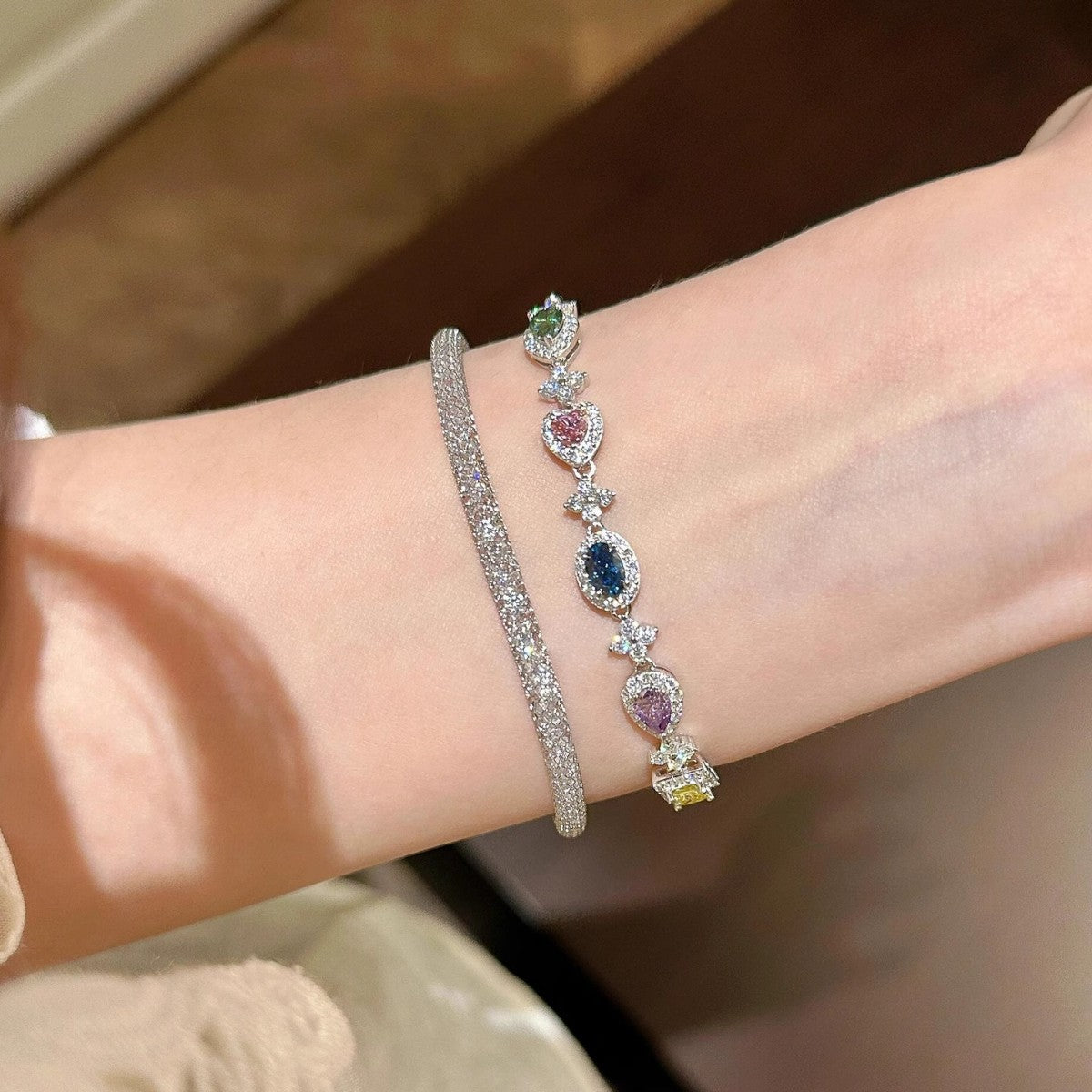 Exquisite Bracelet Inlaid With Colorful Gemstones 9a1136af14dce01bb81f23372f5a7e00