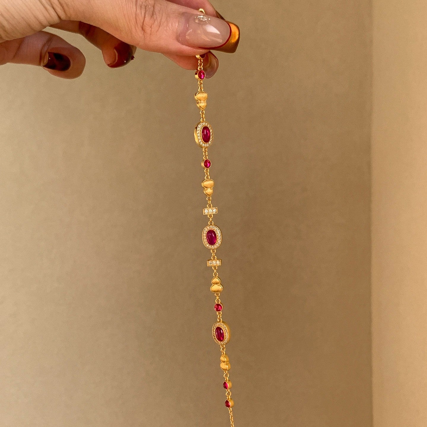 Exquisite Bracelet Inlaid With Colorful Gemstones 1bff9e2faa9191b70a51d52264761317