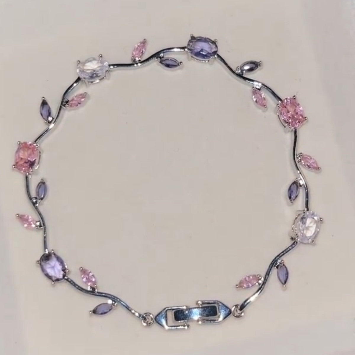 Exquisite Bracelet Inlaid With Colorful Gemstones 1c417de51c5de5915cd3bff54609d63b