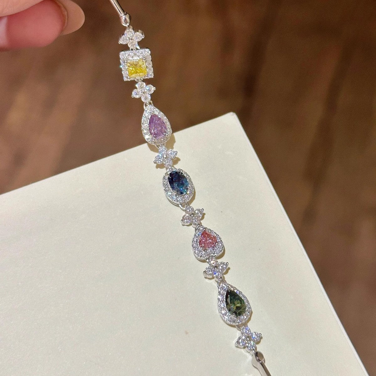 Exquisite Bracelet Inlaid With Colorful Gemstones 78ae054b3a0eeb5843c9ad1d6f6ce777